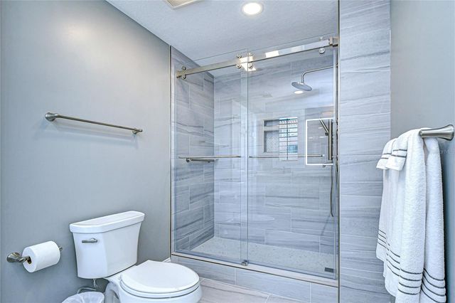 555 5TH AVENUE NE 711, St Petersburg, FL 33701