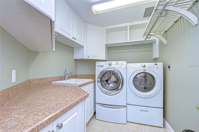 555 5TH AVENUE NE 711, St Petersburg, FL 33701