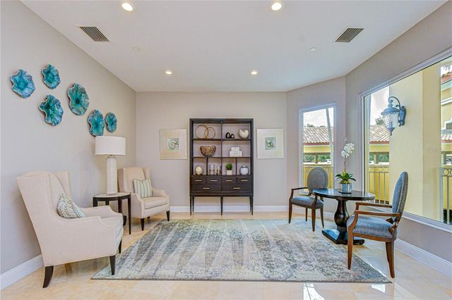 555 5TH AVENUE NE 711, St Petersburg, FL 33701