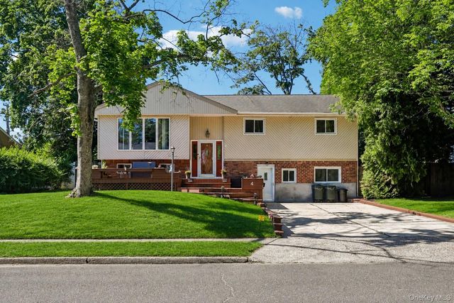 4 Sherbrooke Drive, Smithtown, NY 11787
