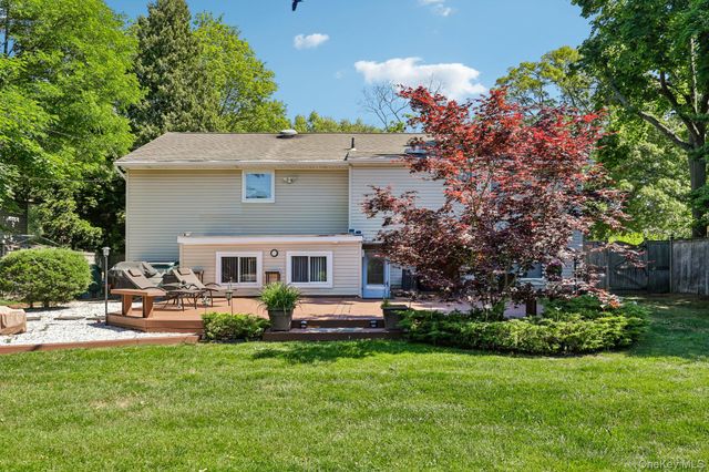 4 Sherbrooke Drive, Smithtown, NY 11787