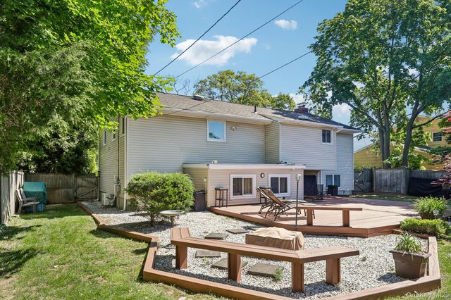 4 Sherbrooke Drive, Smithtown, NY 11787