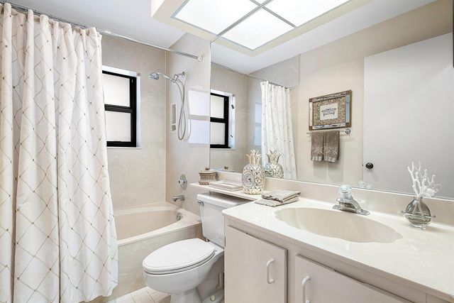 5722 Willow Creek Lane, Delray Beach, FL 33484
