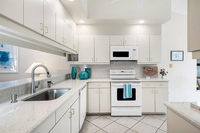 5722 Willow Creek Lane, Delray Beach, FL 33484