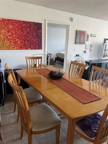 200 Lakeview Dr 311, Weston, FL 33326