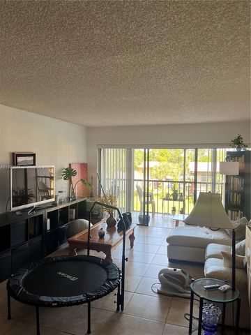 200 Lakeview Dr 311, Weston, FL 33326