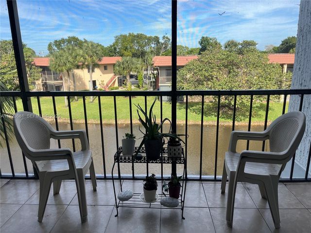 200 Lakeview Dr 311, Weston, FL 33326