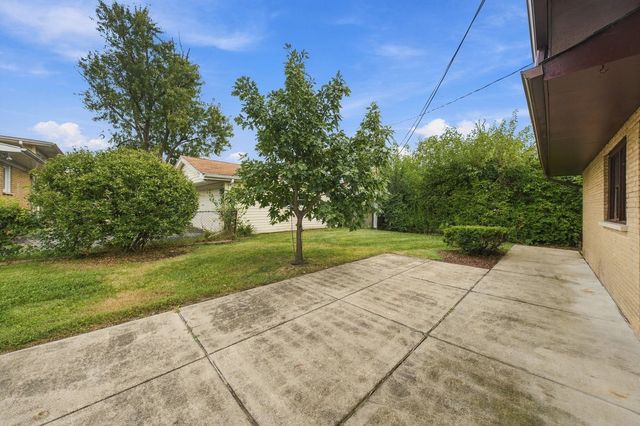 171 Serena Drive, Chicago Heights, IL 60411