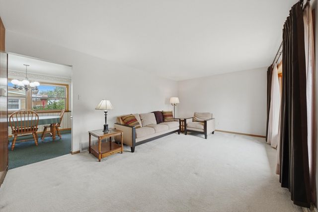 171 Serena Drive, Chicago Heights, IL 60411