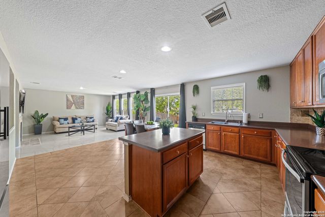 12903 thomas sumter, San Antonio, TX 78233