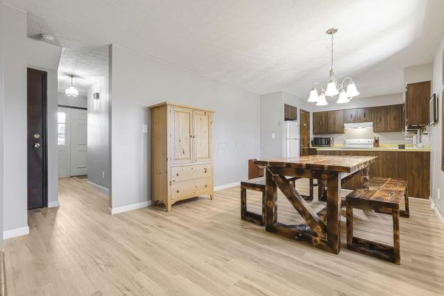 252 Old Coach Place, Canal Winchester, OH 43110