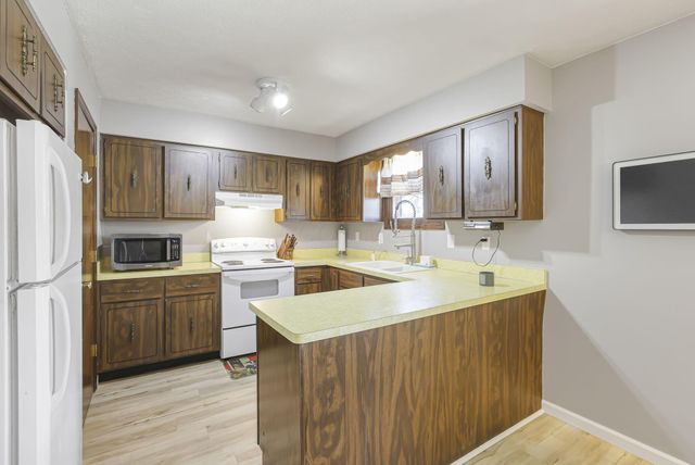 252 Old Coach Place, Canal Winchester, OH 43110