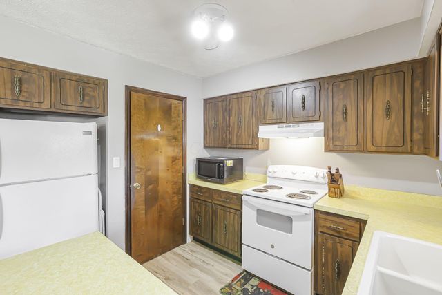 252 Old Coach Place, Canal Winchester, OH 43110