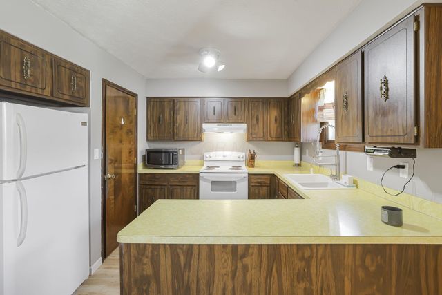 252 Old Coach Place, Canal Winchester, OH 43110