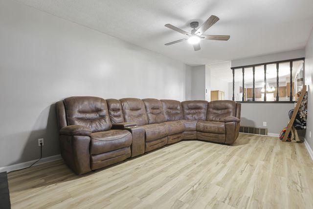 252 Old Coach Place, Canal Winchester, OH 43110