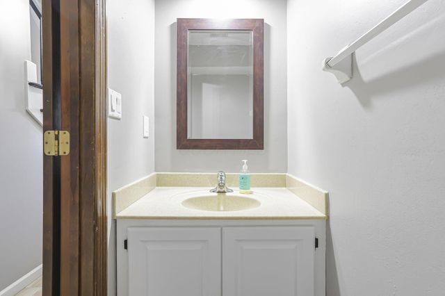 252 Old Coach Place, Canal Winchester, OH 43110