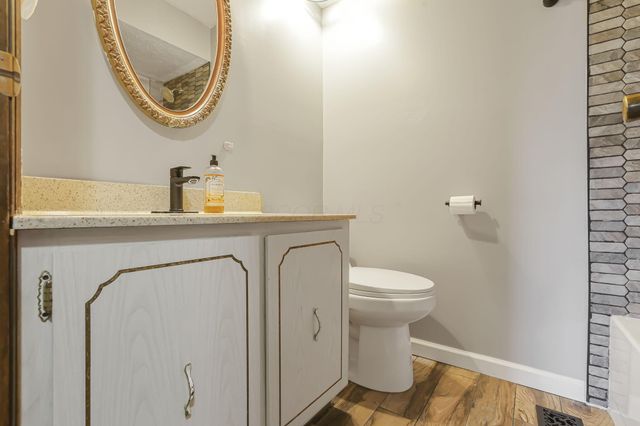 252 Old Coach Place, Canal Winchester, OH 43110