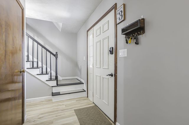 252 Old Coach Place, Canal Winchester, OH 43110