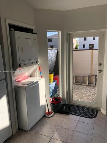 27 NE 13th Avenue 4, Homestead, FL 33033