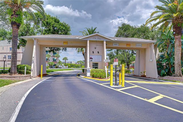 10037 62ND TERRACE N 5, St Petersburg, FL 33708