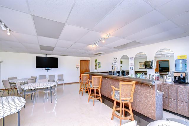10037 62ND TERRACE N 5, St Petersburg, FL 33708