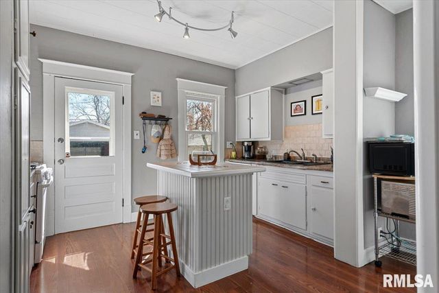 624 W VINE Street, Springfield, IL 62704