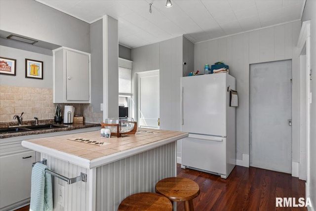 624 W VINE Street, Springfield, IL 62704