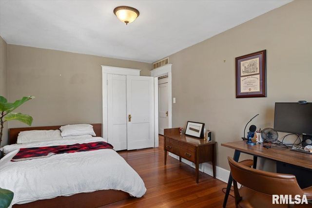 624 W VINE Street, Springfield, IL 62704