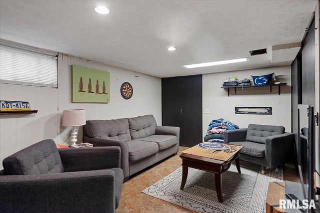 624 W VINE Street, Springfield, IL 62704