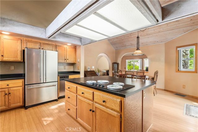 28116 Lachen Road, Lake Arrowhead, CA 92352