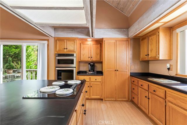 28116 Lachen Road, Lake Arrowhead, CA 92352