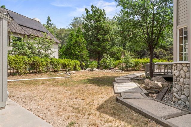 28116 Lachen Road, Lake Arrowhead, CA 92352