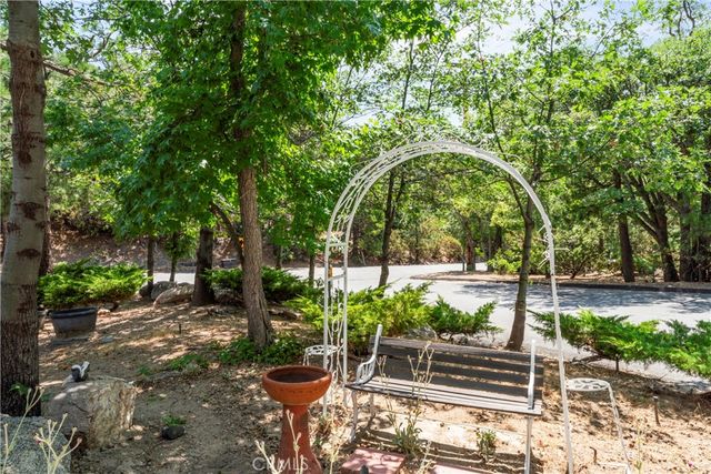 28116 Lachen Road, Lake Arrowhead, CA 92352