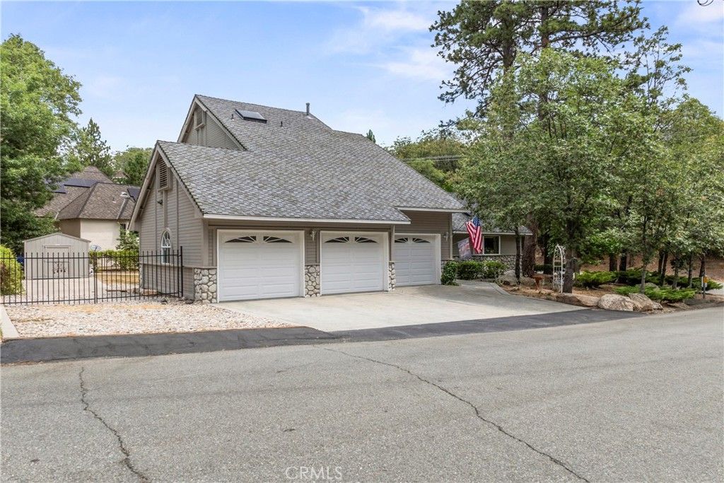 28116 Lachen Road, Lake Arrowhead, CA 92352