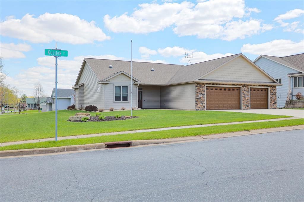 298 Kusilek Street, River Falls, WI 54022