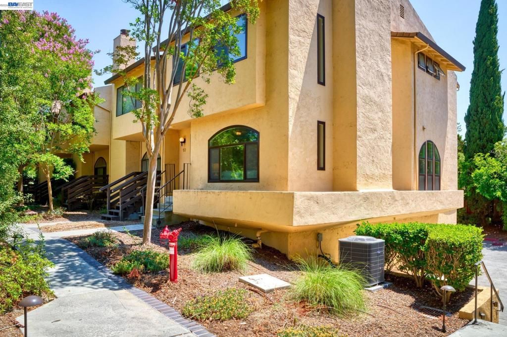 Image 1 of property listing at 2149 Junction Ave 10, Mountain View, CA 94043