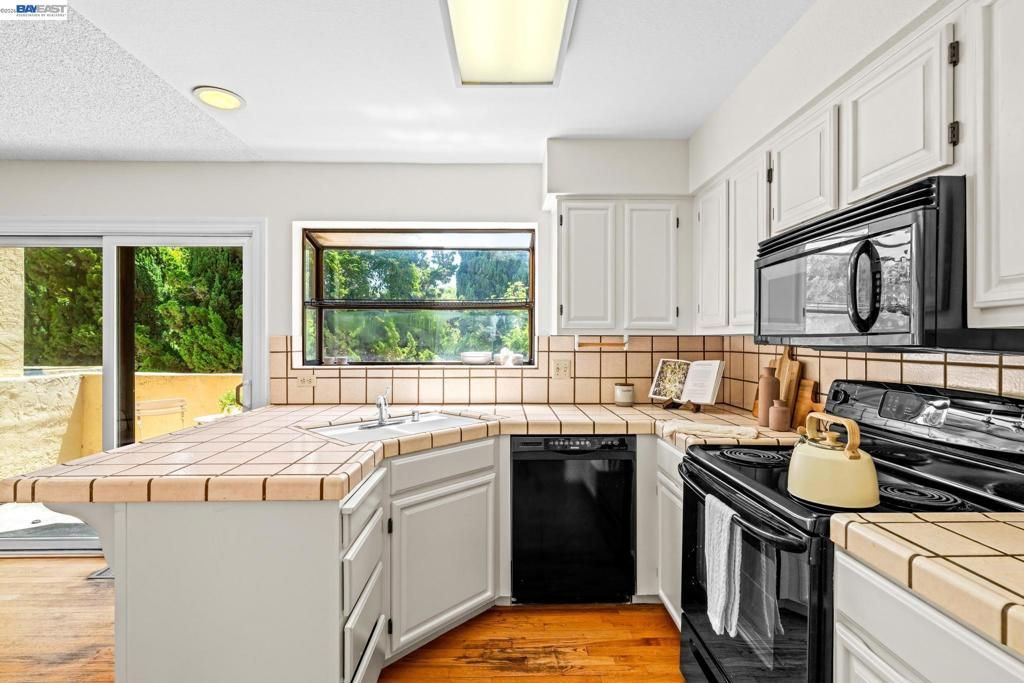 Image 12 of property listing at 2149 Junction Ave 10, Mountain View, CA 94043