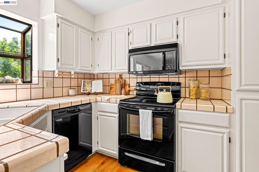 Image 13 of property listing at 2149 Junction Ave 10, Mountain View, CA 94043