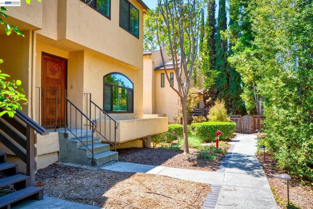 Image 4 of property listing at 2149 Junction Ave 10, Mountain View, CA 94043