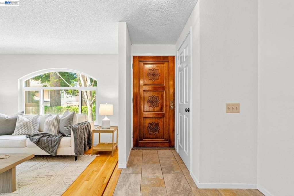 Image 5 of property listing at 2149 Junction Ave 10, Mountain View, CA 94043