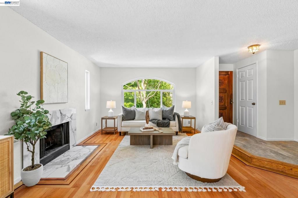 Image 6 of property listing at 2149 Junction Ave 10, Mountain View, CA 94043