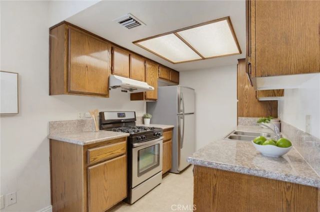 77 N Michigan Avenue 15, Pasadena, CA 91106