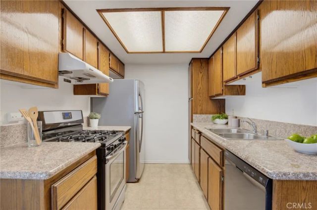 77 N Michigan Avenue 15, Pasadena, CA 91106