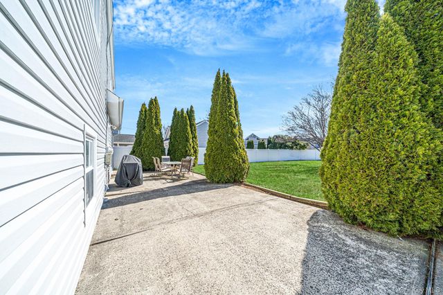 12 Rutland Road, Massapequa, NY 11758