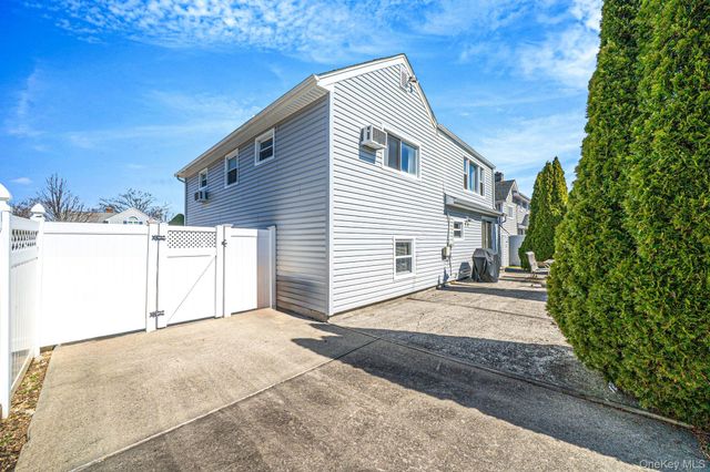 12 Rutland Road, Massapequa, NY 11758