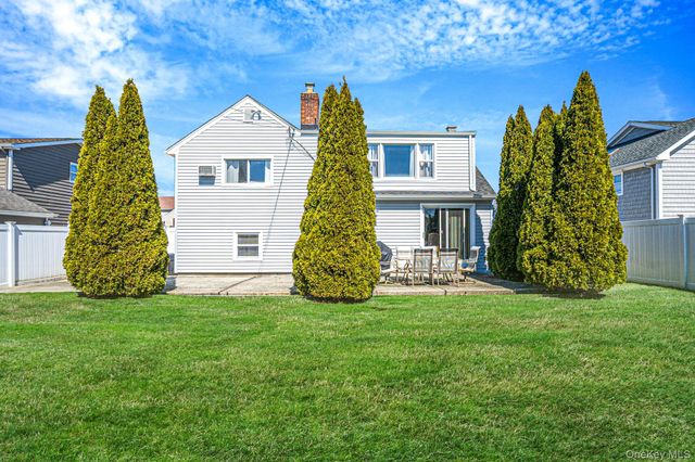 12 Rutland Road, Massapequa, NY 11758