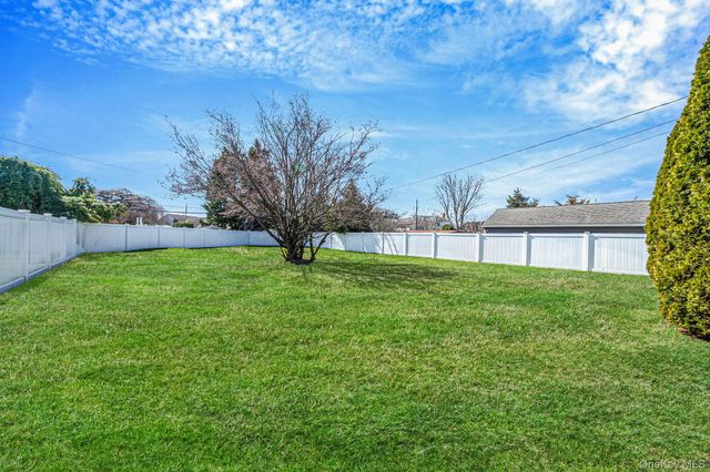 12 Rutland Road, Massapequa, NY 11758