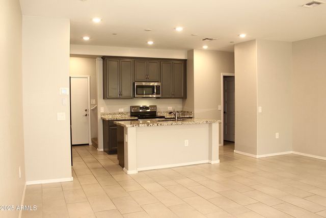 2625 S PEPPERTREE Drive 104, Gilbert, AZ 85295