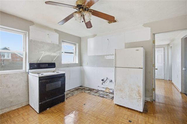 1450 Fleming Ave, Mckees Rocks, PA 15136