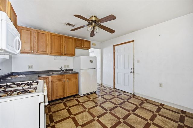 1450 Fleming Ave, Mckees Rocks, PA 15136